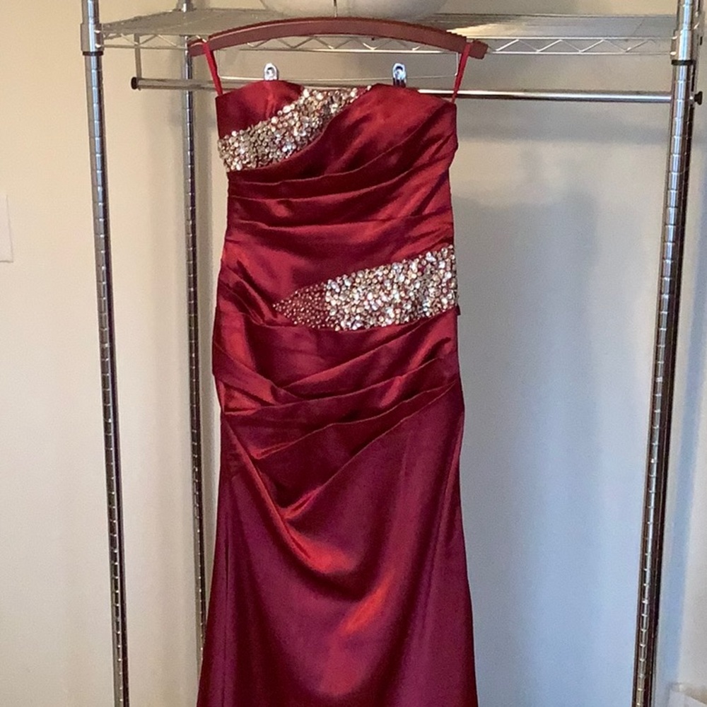Formal Long Dress, size 4, Color Mulled Wine